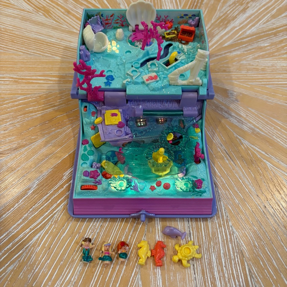 1995 Sparkling Mermaid Adventure Polly Pocket Bluebird 95% complete lights WORK
